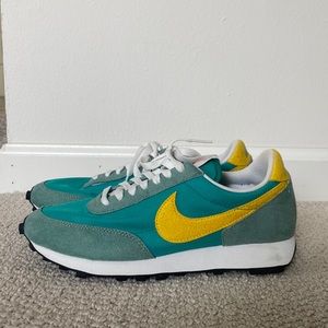 NIKE DAYBREAK SP Neptune Green MEN7.5 OR WOMENS 9